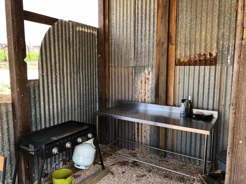 Bed In A Shed Vineyard Stay - Gold Coast 4U 3