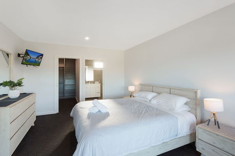 Kingfisher Retreat At Eden Cove - Accommodation Gold Coast 6
