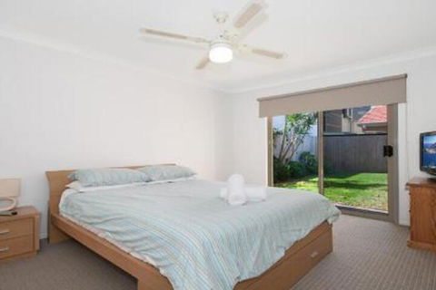 Seachange Foxtel Netflix WiFi - Gold Coast 4U 5