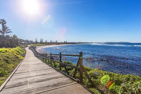 Seachange Foxtel Netflix WiFi - Gold Coast 4U 3