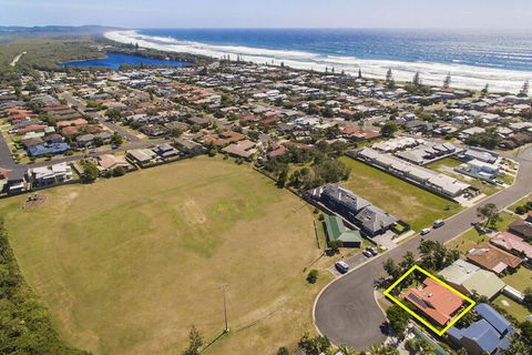 SECRET GARDEN WiFi Netflix Pet Friendly - Accommodation Gold Coast 3