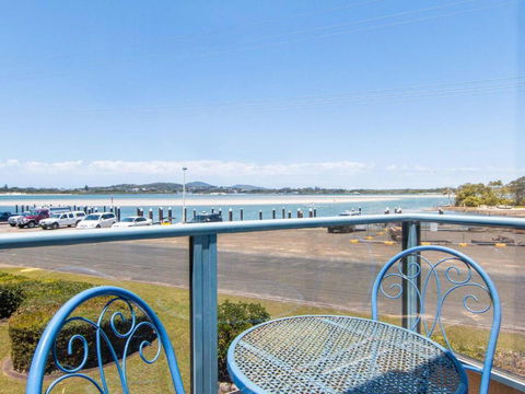Fairholme 8 Perfect Lakefront Position - Accommodation Gold Coast 3