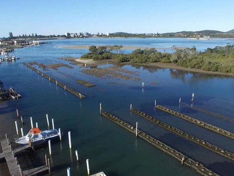 Fairholme 8 Perfect Lakefront Position - Accommodation Gold Coast 4