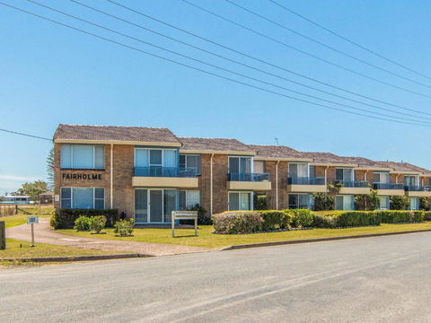 Fairholme 8 Perfect Lakefront Position - Accommodation Gold Coast 6