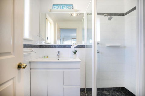 58 Seaview St. Summer Days - Gold Coast 4U 2