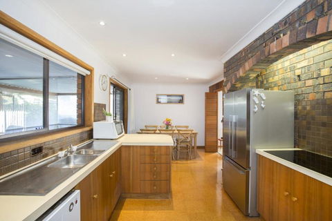 Relaxed Homely Retreat 57 Carroll Ave - Gold Coast 4U 6