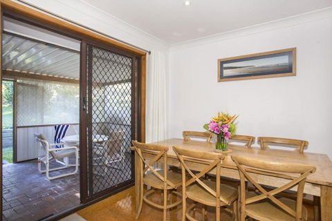 Relaxed Homely Retreat 57 Carroll Ave - Gold Coast 4U 1