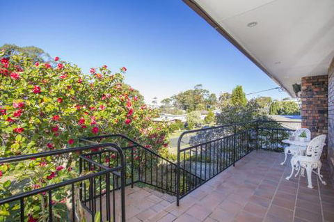 Relaxed Homely Retreat 57 Carroll Ave - Gold Coast 4U 5