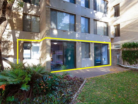 4 Harbourside 3 7 Soldiers Point Road Ground Floor On The Waterfront - Accommodation Gold Coast 4