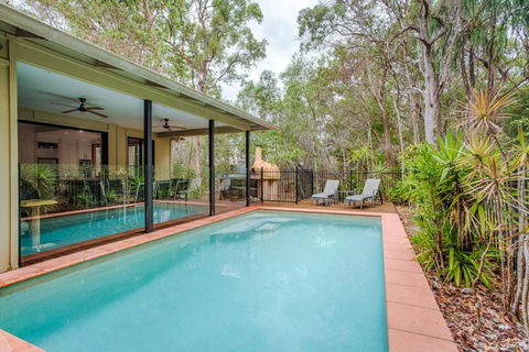 8 Ibis Court Rainbow Shores Swimming Pool Walk To Beach Executive Beach House - Accommodation Gold Coast 3