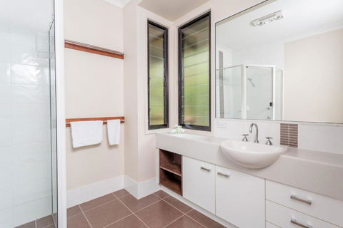 8 Ibis Court Rainbow Shores Swimming Pool Walk To Beach Executive Beach House - Accommodation Gold Coast 4