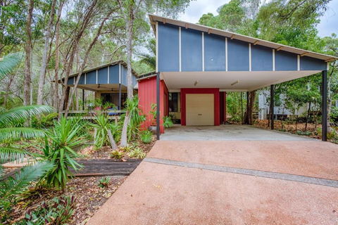 8 Ibis Court Rainbow Shores Swimming Pool Walk To Beach Executive Beach House - Accommodation Gold Coast 1