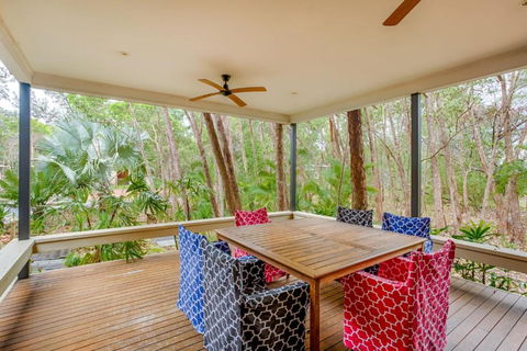 8 Ibis Court Rainbow Shores Swimming Pool Walk To Beach Executive Beach House - Accommodation Gold Coast 6