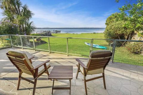 Eagle Point Getaway Waterfront Serenity! - Accommodation Gold Coast 0