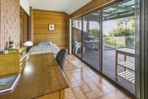 Eagle Point Getaway Waterfront Serenity! - Accommodation Gold Coast 2