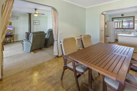 Eagle Point Getaway Waterfront Serenity! - Accommodation Gold Coast 5