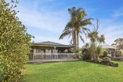 Eagle Point Getaway Waterfront Serenity! - Accommodation Gold Coast 6