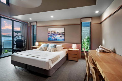 Yacht Club Villa 33 Serenity 4 Bedroom 4 Bathroom House Ocean Views 2 Buggies - Accommodation Gold Coast 1