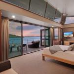 Yacht Club Villa 33 Serenity 4 Bedroom 4 Bathroom House Ocean Views 2 Buggies - Accommodation Gold Coast 0