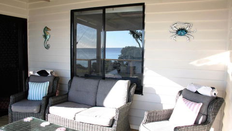 KINGFISHER COTTAGE Beachfront At The Binalong Bay - Accommodation Gold Coast 2