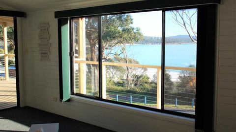 KINGFISHER COTTAGE Beachfront At The Binalong Bay - Accommodation Gold Coast 5
