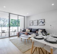 Executive Luxury Apt With Parking Next to Station - Accommodation Gold Coast
