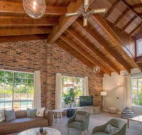 Luxurious Home on 5 Acres Close to CBD Sleeps 18 - Gold Coast 4U