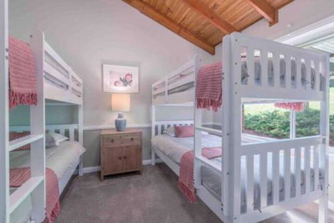 Luxurious Home On 5 Acres Close To CBD Sleeps 18 - Gold Coast 4U 3