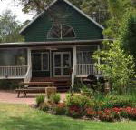 Lakeside Garden Chalet - Gold Coast 4U