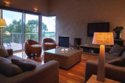 THE Lake House - Surf Side - Gold Coast 4U 2
