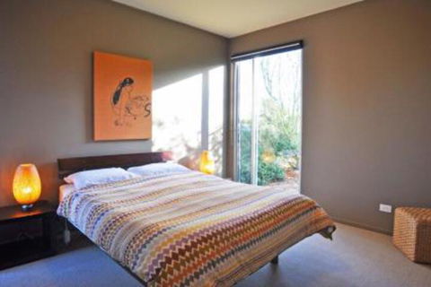 THE Lake House - Surf Side - Gold Coast 4U 5