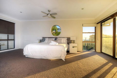 BEACHSIDE MANOR Walk To The Beach - Accommodation Gold Coast 6