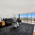 BENGALEE EXECUTIVE TOWNHOUSE MODERN & STYLISH - Accommodation Gold Coast 0