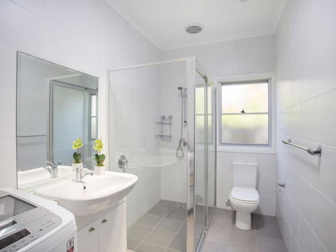 17A Crescent St. ULLADULLA - Gold Coast 4U 7