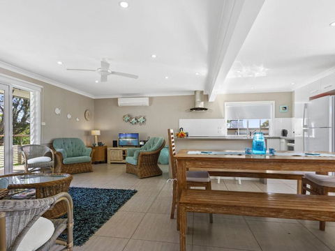 HILLTOP HAVEN In MOLLYMOOK - Accommodation Gold Coast 4