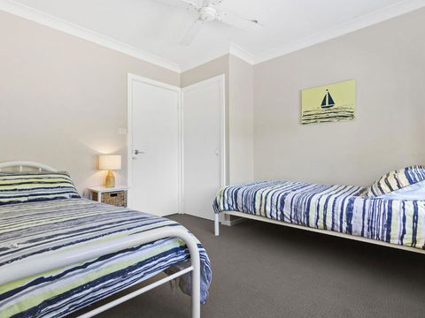 HILLTOP HAVEN In MOLLYMOOK - Accommodation Gold Coast 6