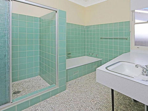 GOLF 39 MOLLYMOOK BEACH - Accommodation Gold Coast 3