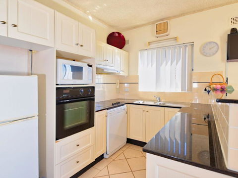 Debra Court 5 - Gold Coast 4U 3
