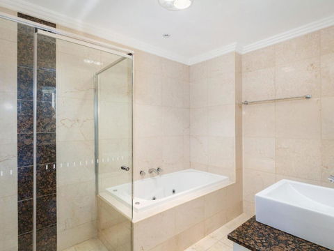 Regatta 13 - Accommodation Gold Coast 4