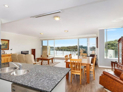 Regatta 13 - Accommodation Gold Coast 2