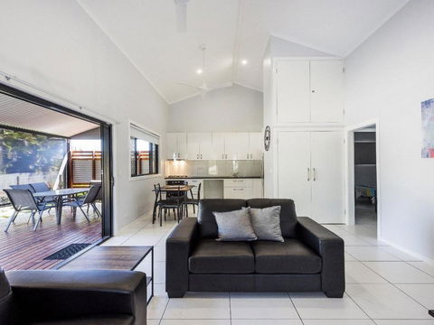 Tais Hideaway - Accommodation Gold Coast 1