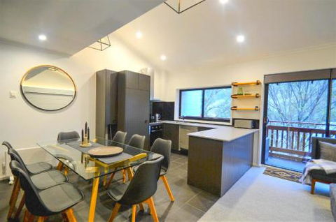 Mowamba F2 - Accommodation Gold Coast 2