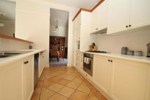 123 Hill St. Heart Of Orange Double Brick - Gold Coast 4U 5