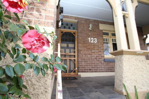 123 Hill St. Heart Of Orange Double Brick - Gold Coast 4U 3