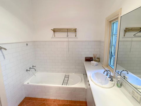 123 Hill St. Heart Of Orange Double Brick - Gold Coast 4U 2