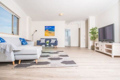 Convenient Rockdale Apartment Next To Station & Beach - Accommodation Gold Coast 0