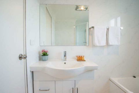 Convenient Rockdale Apartment Next To Station & Beach - Accommodation Gold Coast 3