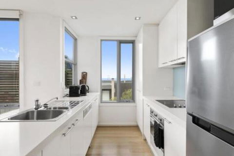 POINT GREY APARTMENT 2 Ocean VIews With Wifi - Accommodation Gold Coast 5