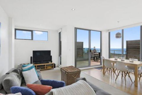POINT GREY APARTMENT 2 Ocean VIews With Wifi - Accommodation Gold Coast 2