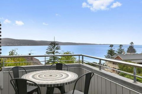 POINT GREY APARTMENT 2 Ocean VIews With Wifi - Accommodation Gold Coast 0